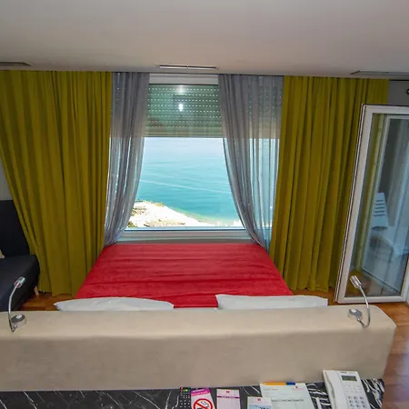 Bougainville Bay Hotel