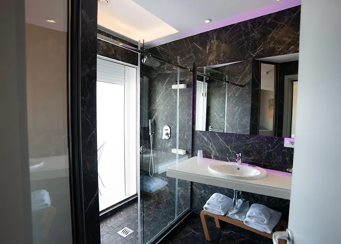 מלון Bougainville Bay 5*