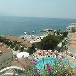 Bougainville Bay Hotel