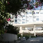Bougainville Bay Sarandë