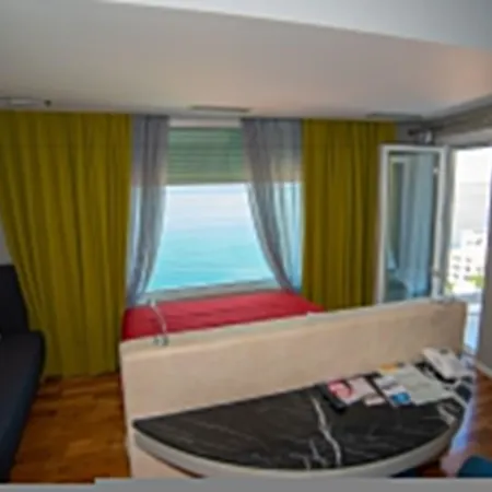 Bougainville Bay Sarandë