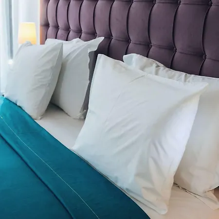 Bougainville Bay Sarandë