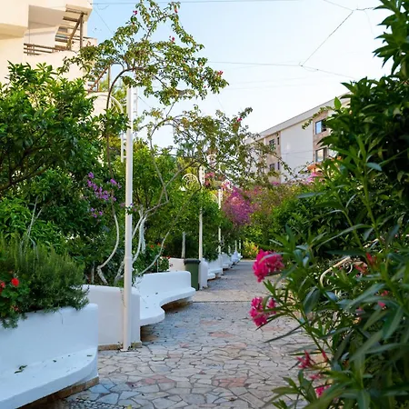 Bougainville Bay 5* Sarandë
