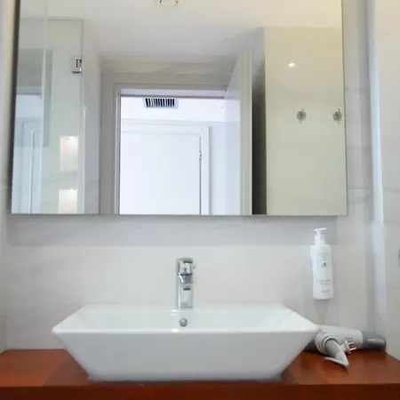 Bougainville Bay 5* Sarandë