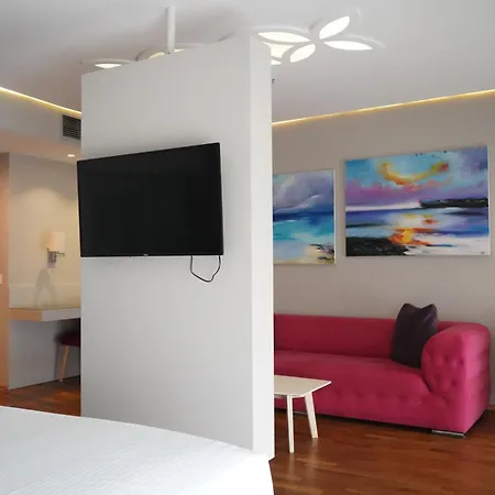 Bougainville Bay Hotel