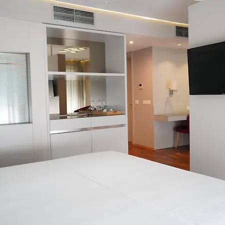 布干维里湾酒店 5* Sarandë