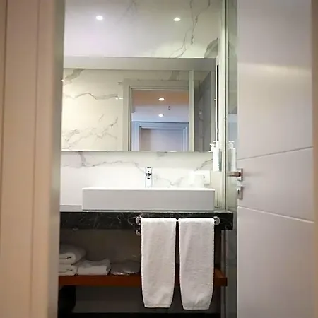 Bougainville Bay 5* Sarandë