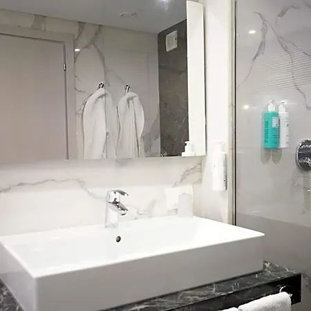 Bougainville Bay 5* Sarandë