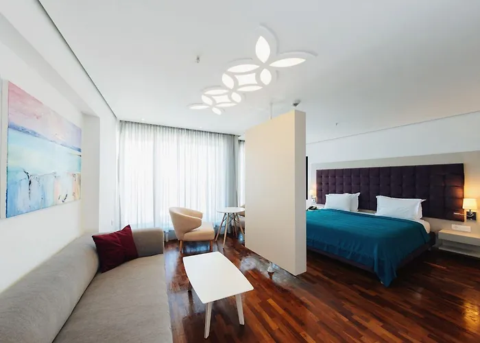 Bougainville Bay Hotel