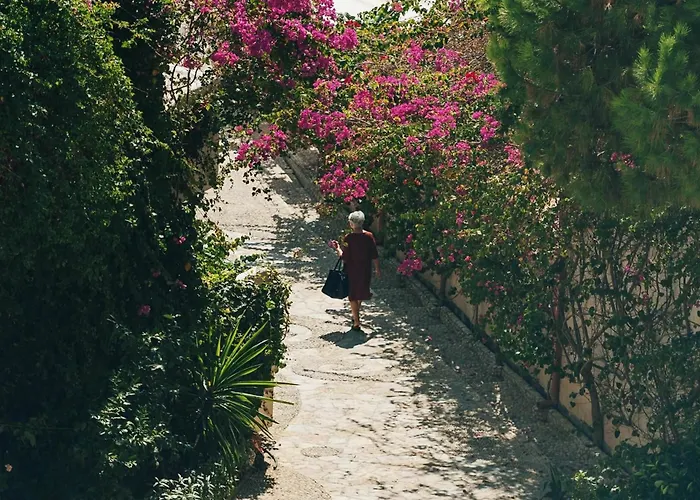 Bougainville Bay Hotel 5*